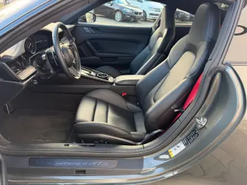 PORSCHE 911 992 Carrera 4 Gts mit Aero Kit Lift Glasdach