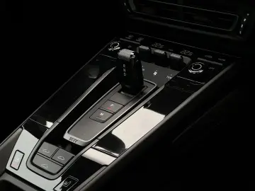 PORSCHE 992 911 Carrera 4 GTS Schiebe- Hubdach BOSE 360