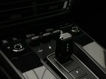 PORSCHE 992 911 Carrera 4 GTS Schiebe- Hubdach BOSE 360