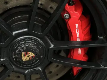 PORSCHE 992 911 Carrera 4 GTS Schiebe- Hubdach BOSE 360