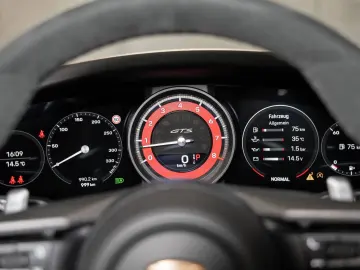 PORSCHE 992 Carrera 4 GTS BOSE Schiebedach Surround View