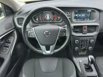 V40 2.0d D3 Momentum