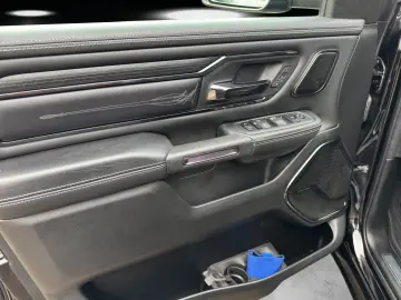 DODGE RAM 1500 Limited Night 5.7 V8