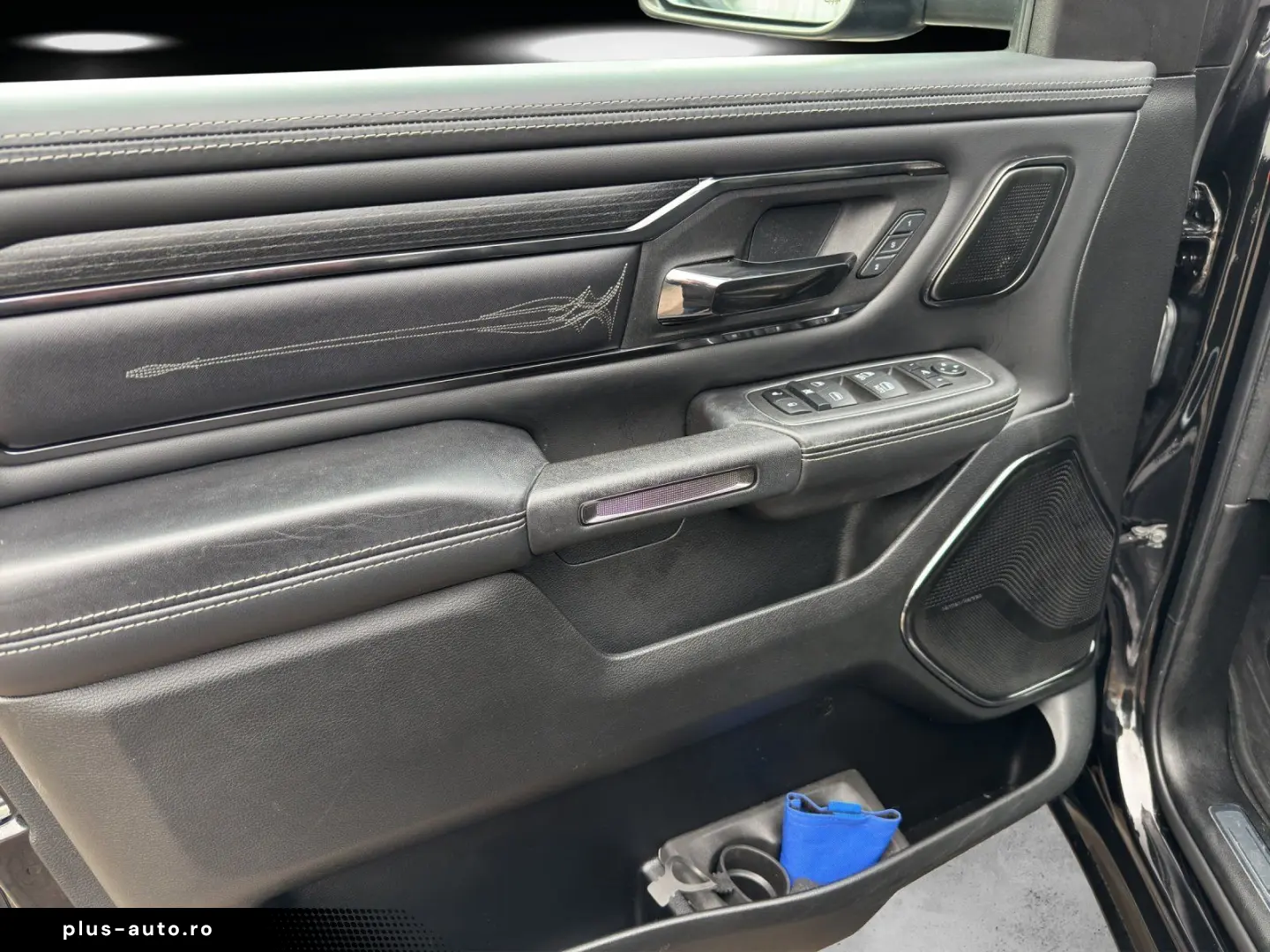 DODGE RAM 1500 Limited Night 5.7 V8