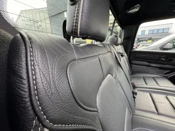 DODGE RAM 1500 Limited Night 5.7 V8