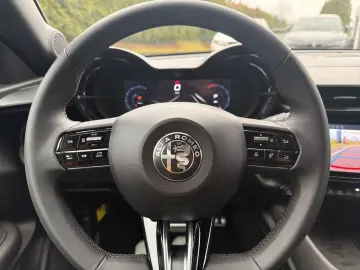 ALFA ROMEO Junior Ibrida Speciale Mild-Hybrid