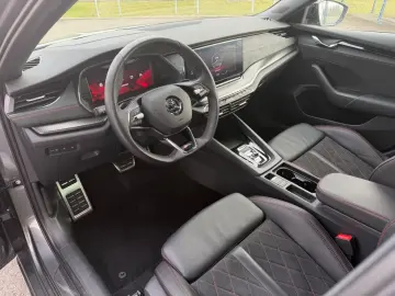 SKODA Octavia RS DCC Colum 19  AHK ACC Matrix el. Sitz