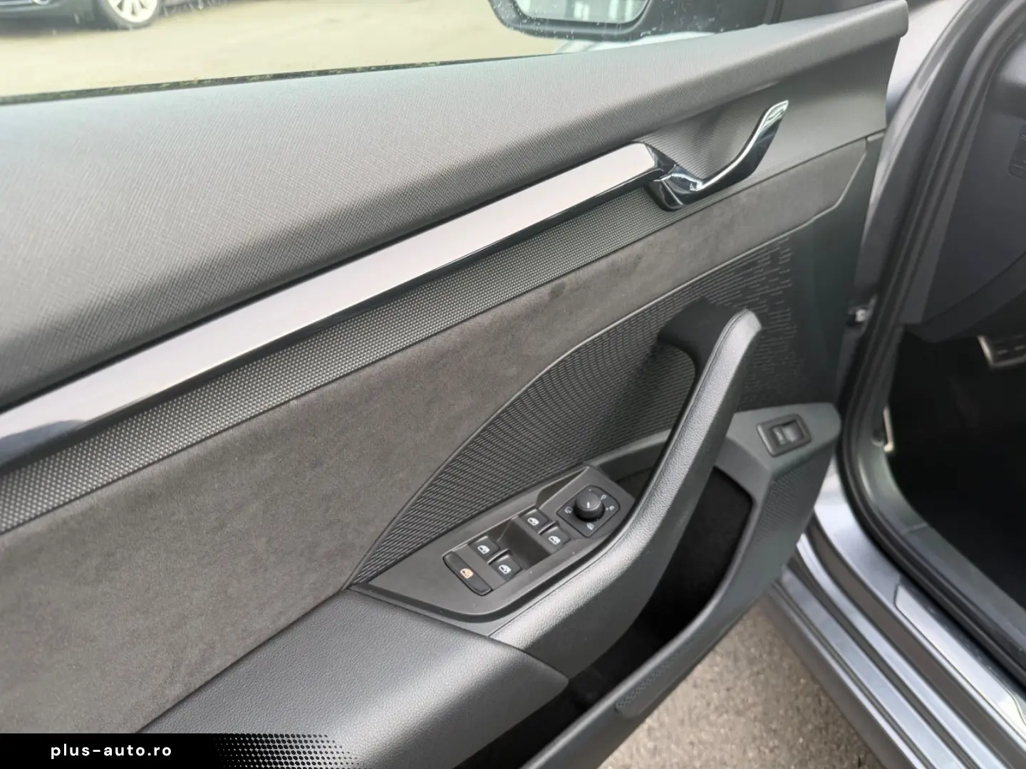 SKODA Octavia RS DCC Colum 19  AHK ACC Matrix el. Sitz