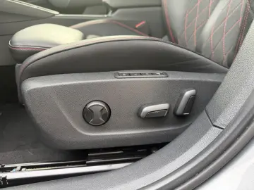 SKODA Octavia RS DCC Colum 19  AHK ACC Matrix el. Sitz