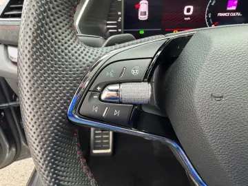 SKODA Octavia RS DCC Colum 19  AHK ACC Matrix el. Sitz