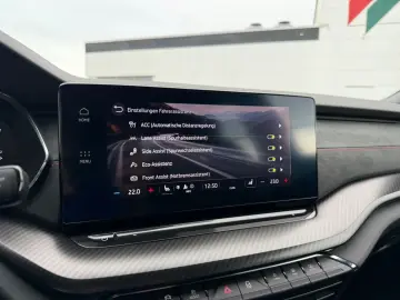 SKODA Octavia RS DCC Colum 19  AHK ACC Matrix el. Sitz