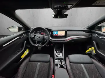 SKODA Octavia 2.0 TSI RS LEDER STANDHZG HUD KAMERA ACC