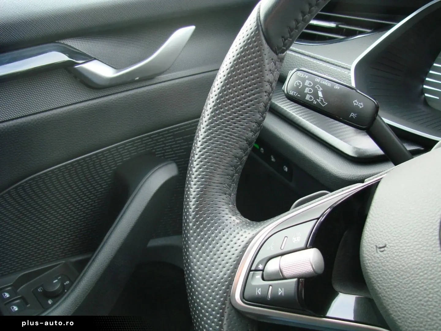 SKODA Octavia 2.0TDi Sportline LED 360º Canton HUD