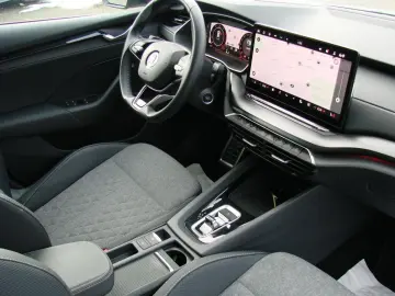 SKODA Octavia 2.0TDi Sportline LED 360º Canton HUD