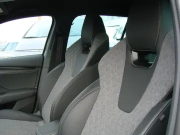 SKODA Octavia 2.0TDi Sportline LED 360º Canton HUD