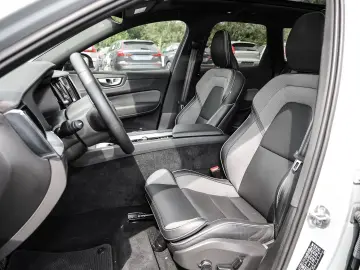 VOLVO XC60 Ultimate Dark Recharge Plug-In Hybrid AWD T