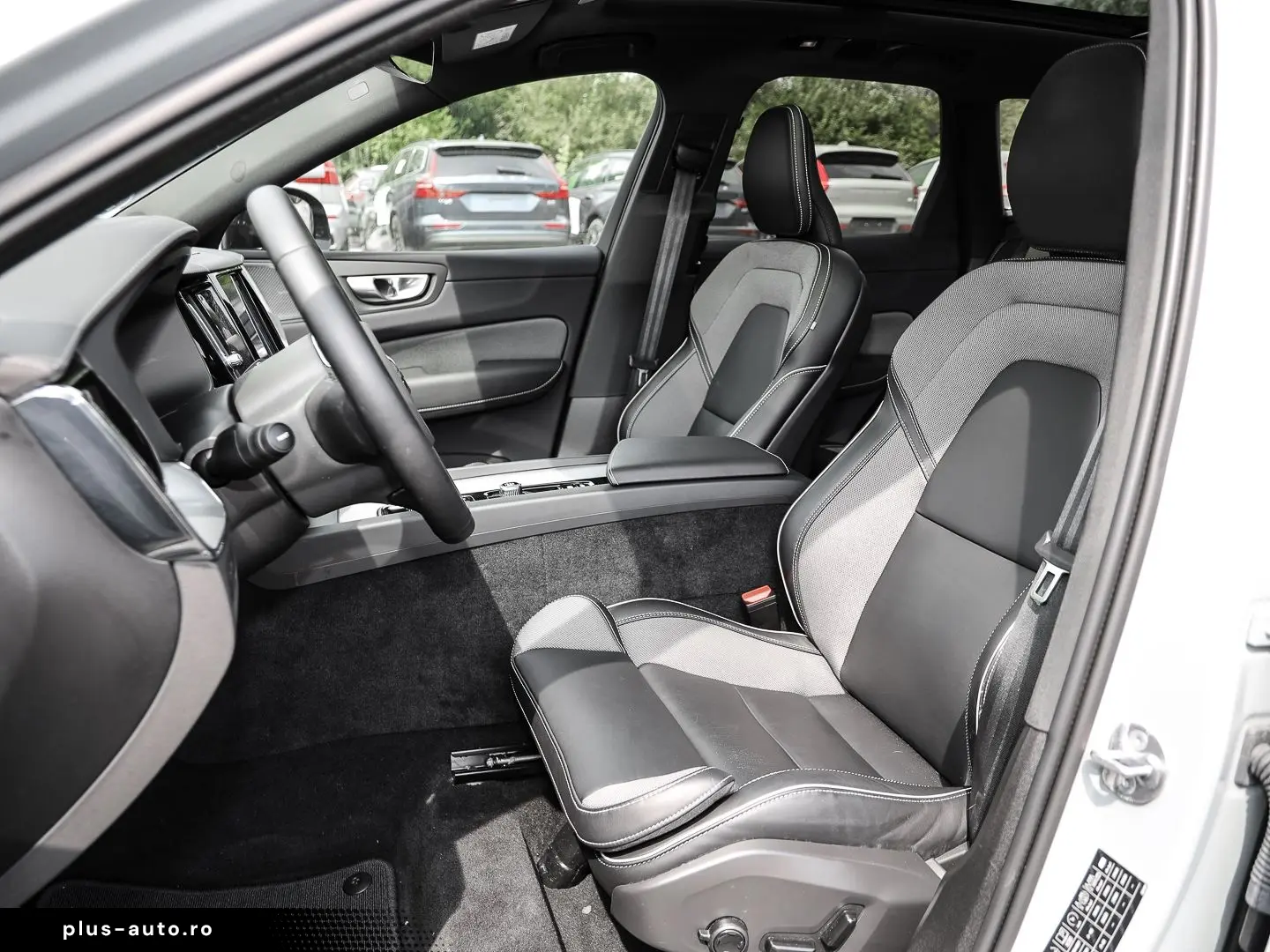 VOLVO XC60 Ultimate Dark Recharge Plug-In Hybrid AWD T