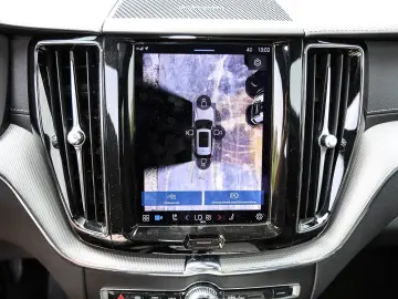 VOLVO XC60 Ultimate Dark Recharge Plug-In Hybrid AWD T