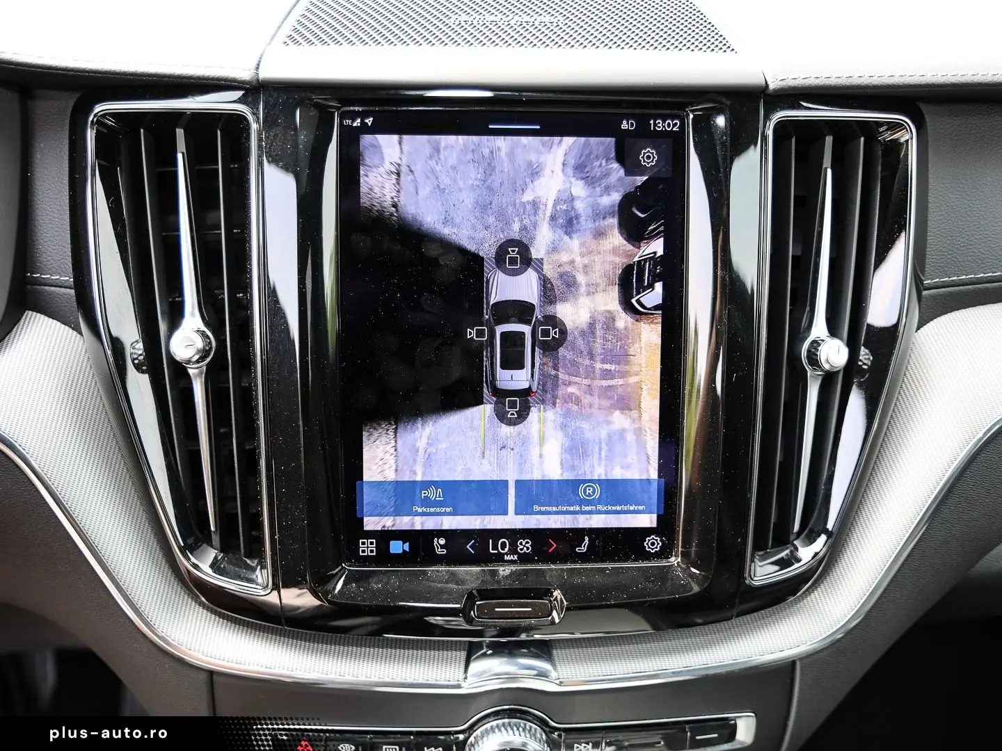 VOLVO XC60 Ultimate Dark Recharge Plug-In Hybrid AWD T