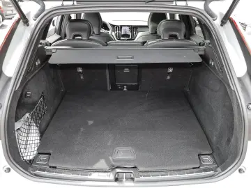 VOLVO XC60 Ultimate Dark Recharge Plug-In Hybrid AWD T