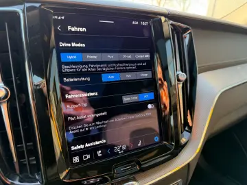 VOLVO XC60 T8 Polestar Engineered 360  B&W ACC