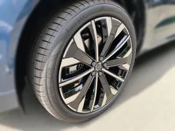 VOLVO XC60 T8 AWD Plug-In-Hybrid Ultra Dark Nappaleder