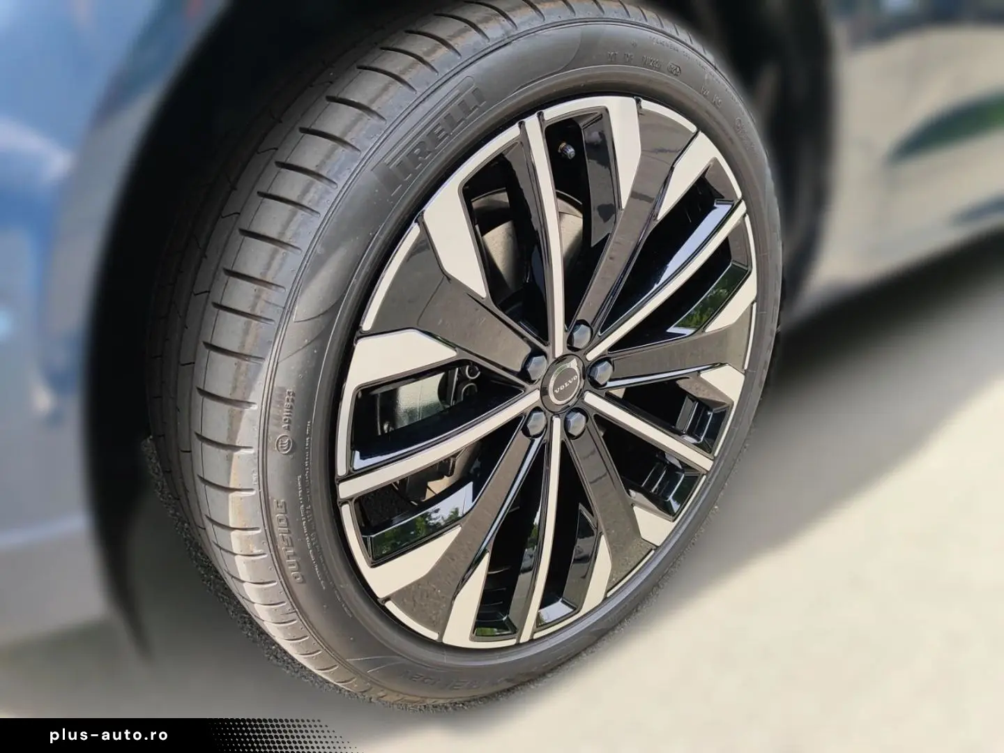 VOLVO XC60 T8 AWD Plug-In-Hybrid Ultra Dark Nappaleder