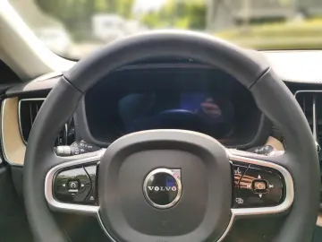 VOLVO XC60 T8 AWD Plug-In-Hybrid Ultra Dark Nappaleder