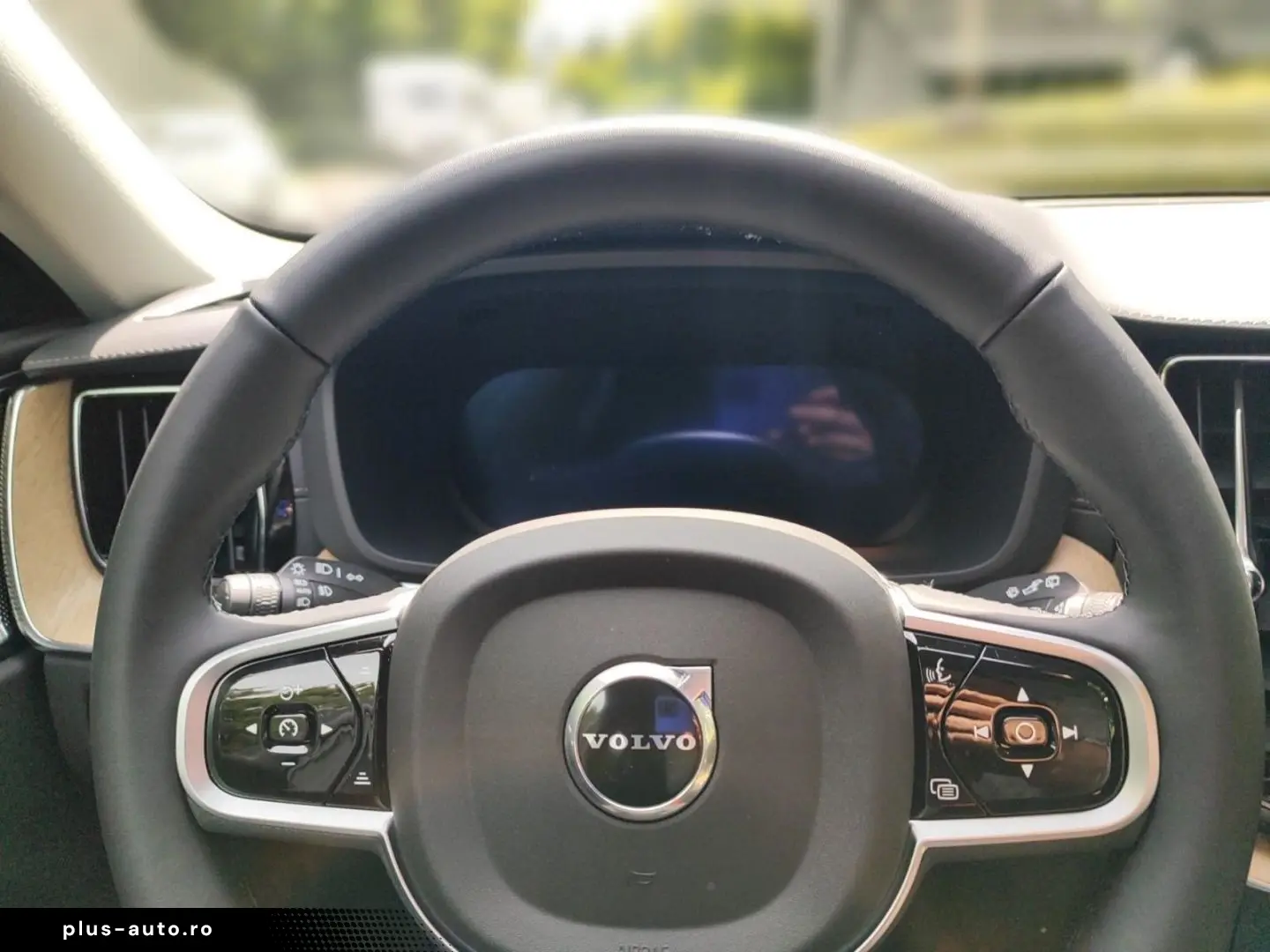 VOLVO XC60 T8 AWD Plug-In-Hybrid Ultra Dark Nappaleder