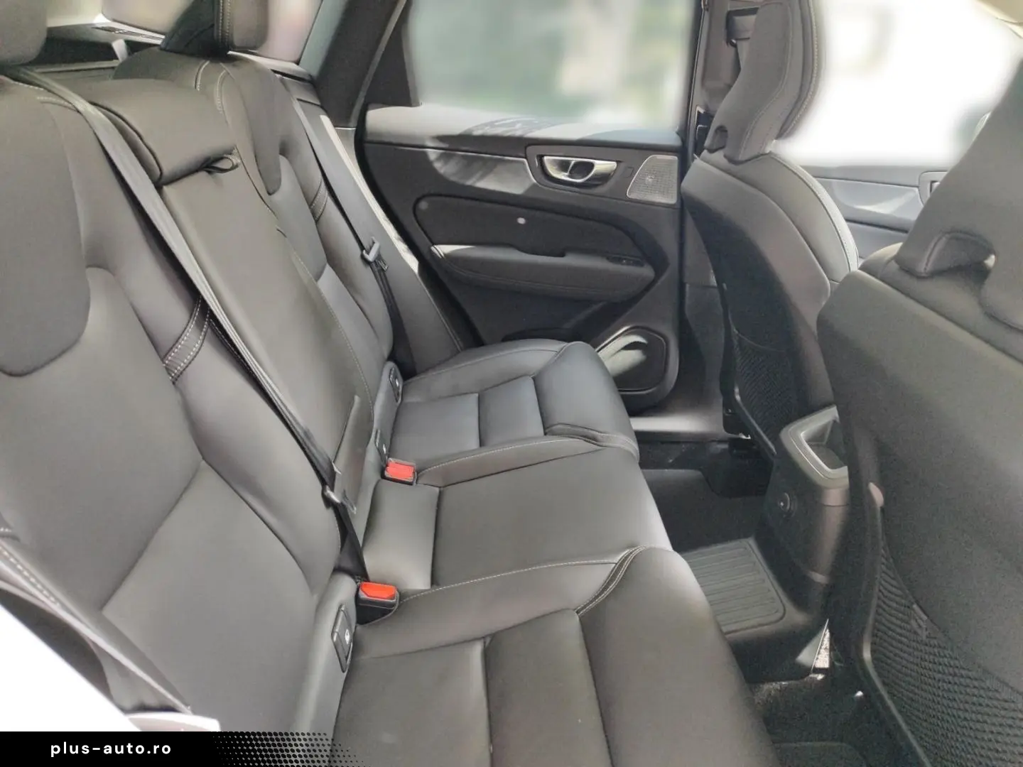 VOLVO XC60 T8 AWD Plug-In-Hybrid Ultra Dark Nappaleder