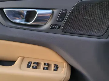 VOLVO XC60 T8 Recharge Plus Bright  Luft BLIS ACC AHK