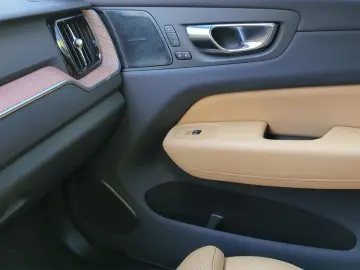 VOLVO XC60 T8 Recharge Plus Bright  Luft BLIS ACC AHK