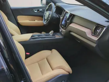 VOLVO XC60 T8 Recharge Plus Bright  Luft BLIS ACC AHK