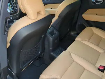 VOLVO XC60 T8 Recharge Plus Bright  Luft BLIS ACC AHK