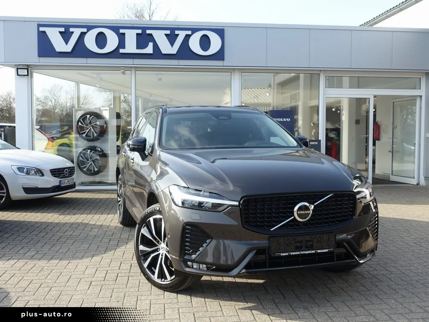 VOLVO XC60 Plus B5 AWD Mild-Hybrid Dark H&K Pano 360