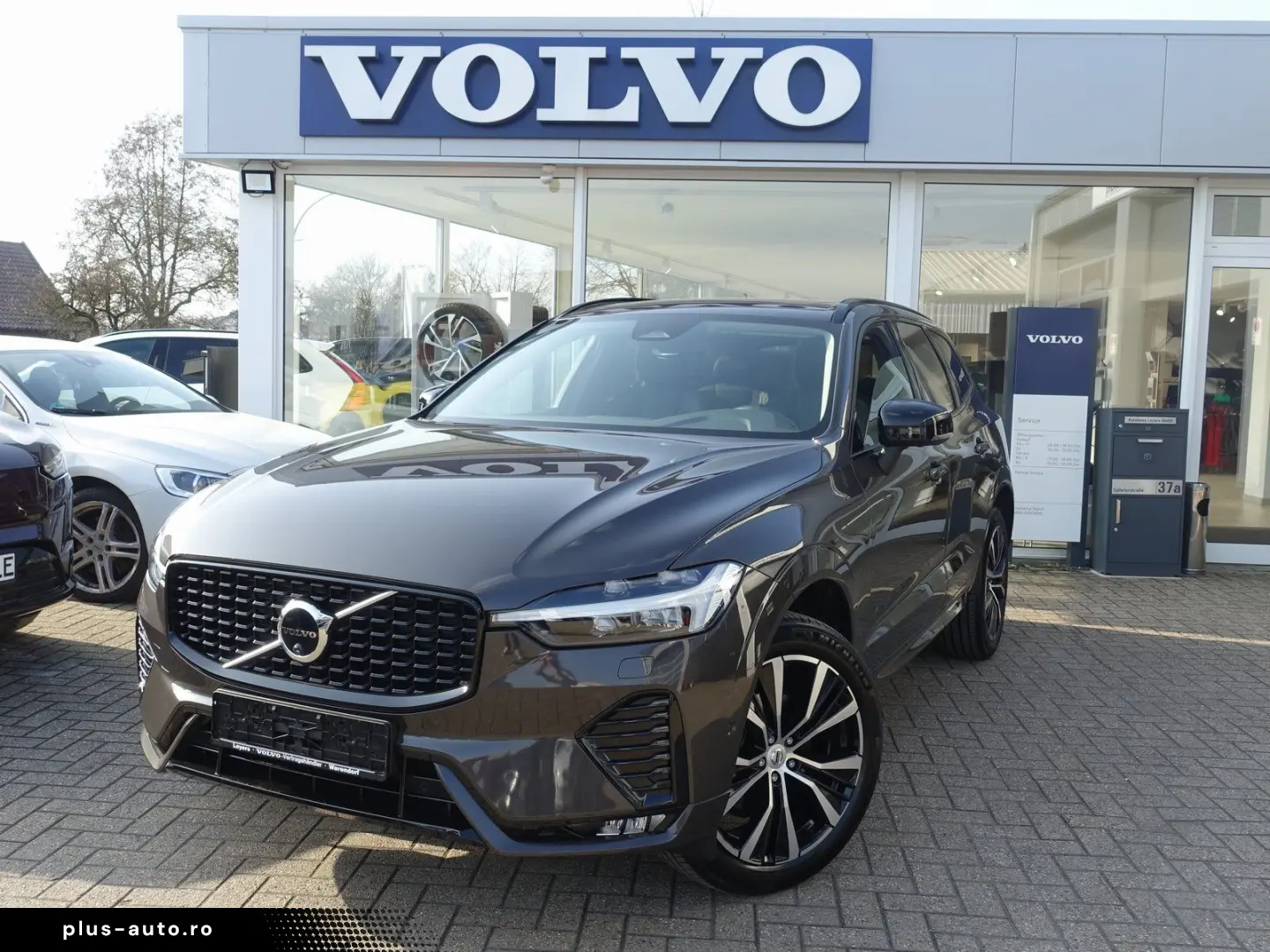 VOLVO XC60 Plus B5 AWD Mild-Hybrid Dark H&K Pano 360