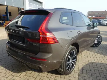 VOLVO XC60 Plus B5 AWD Mild-Hybrid Dark H&K Pano 360
