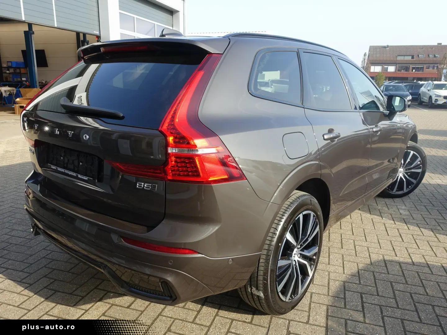 VOLVO XC60 Plus B5 AWD Mild-Hybrid Dark H&K Pano 360