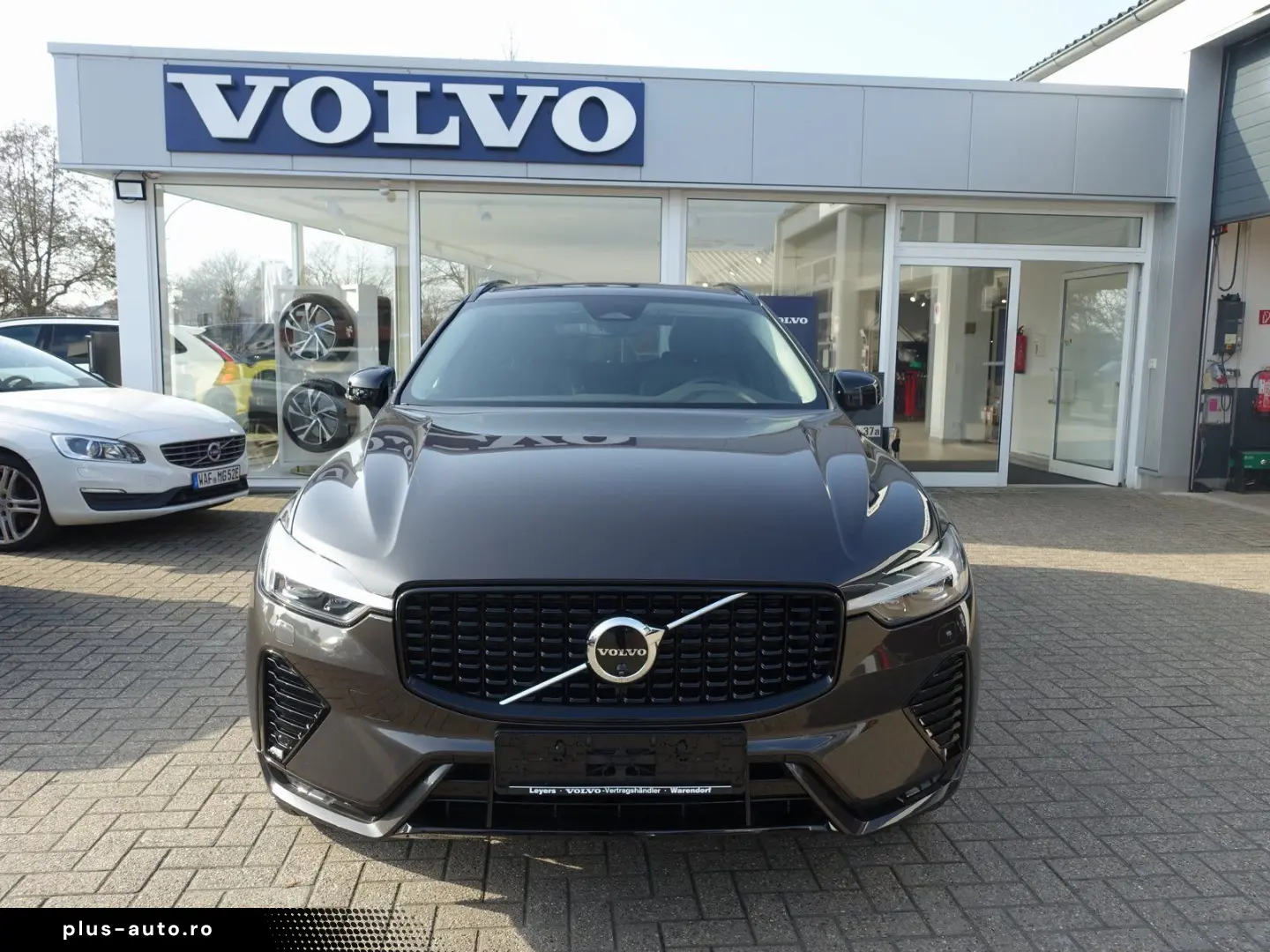 VOLVO XC60 Plus B5 AWD Mild-Hybrid Dark H&K Pano 360