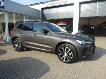 VOLVO XC60 Plus B5 AWD Mild-Hybrid Dark H&K Pano 360