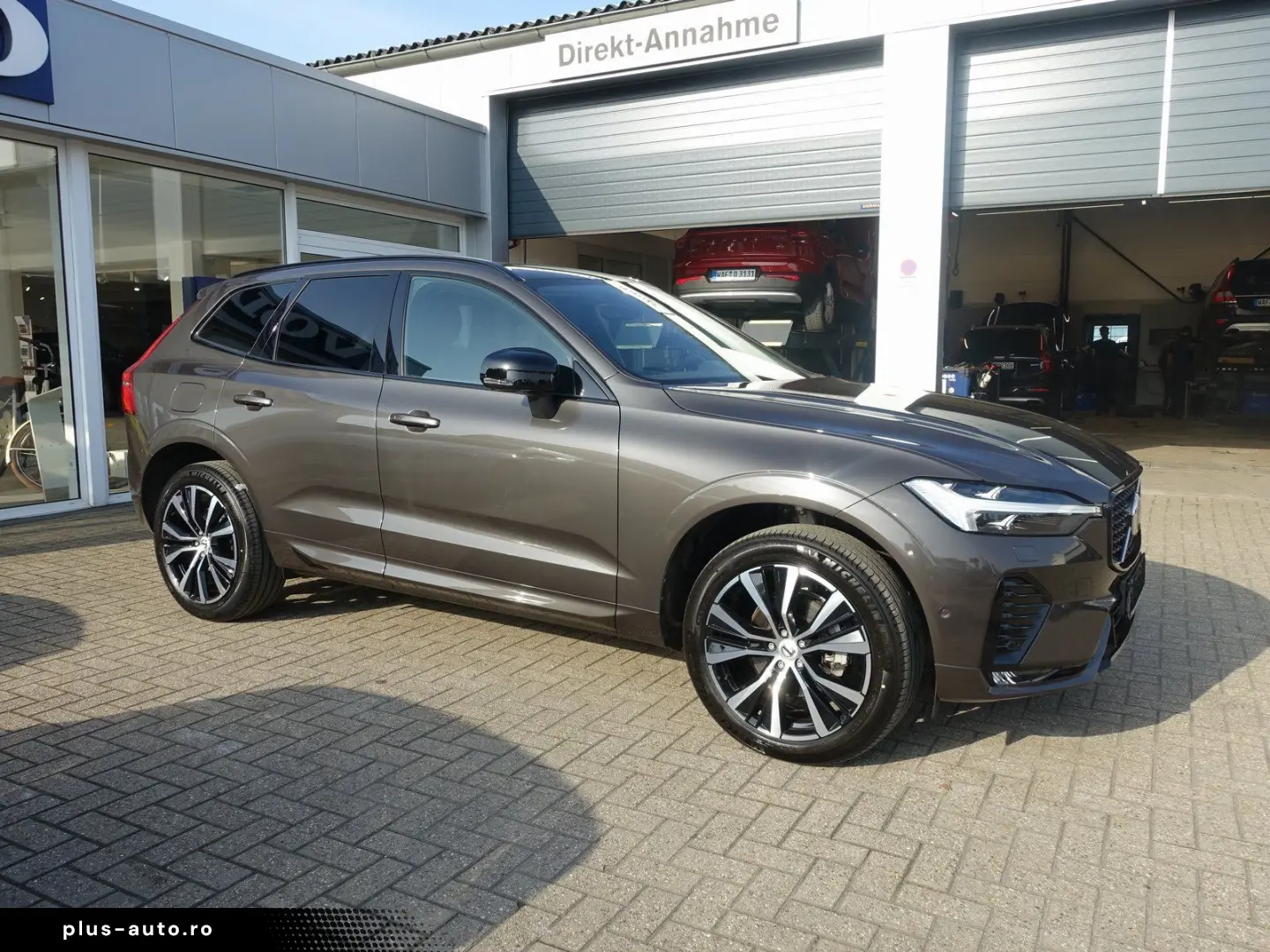 VOLVO XC60 Plus B5 AWD Mild-Hybrid Dark H&K Pano 360