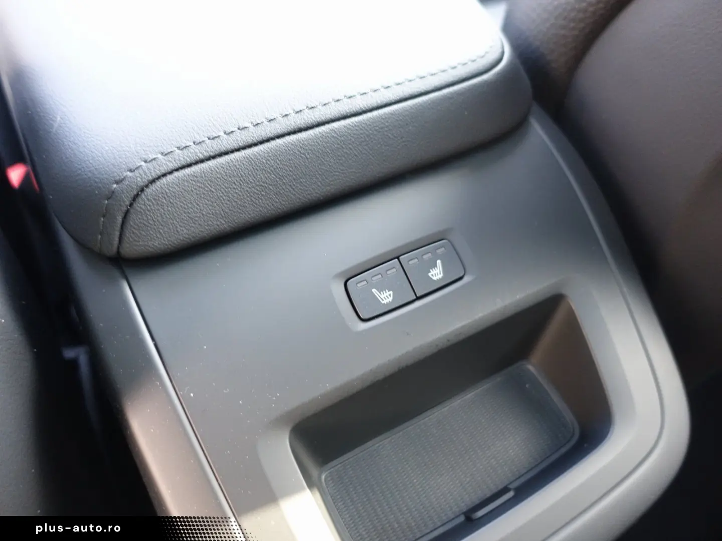 VOLVO XC60 Plus B5 AWD Mild-Hybrid Dark H&K Pano 360