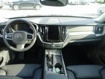 VOLVO XC60 Plus B5 AWD Mild-Hybrid Dark H&K Pano 360