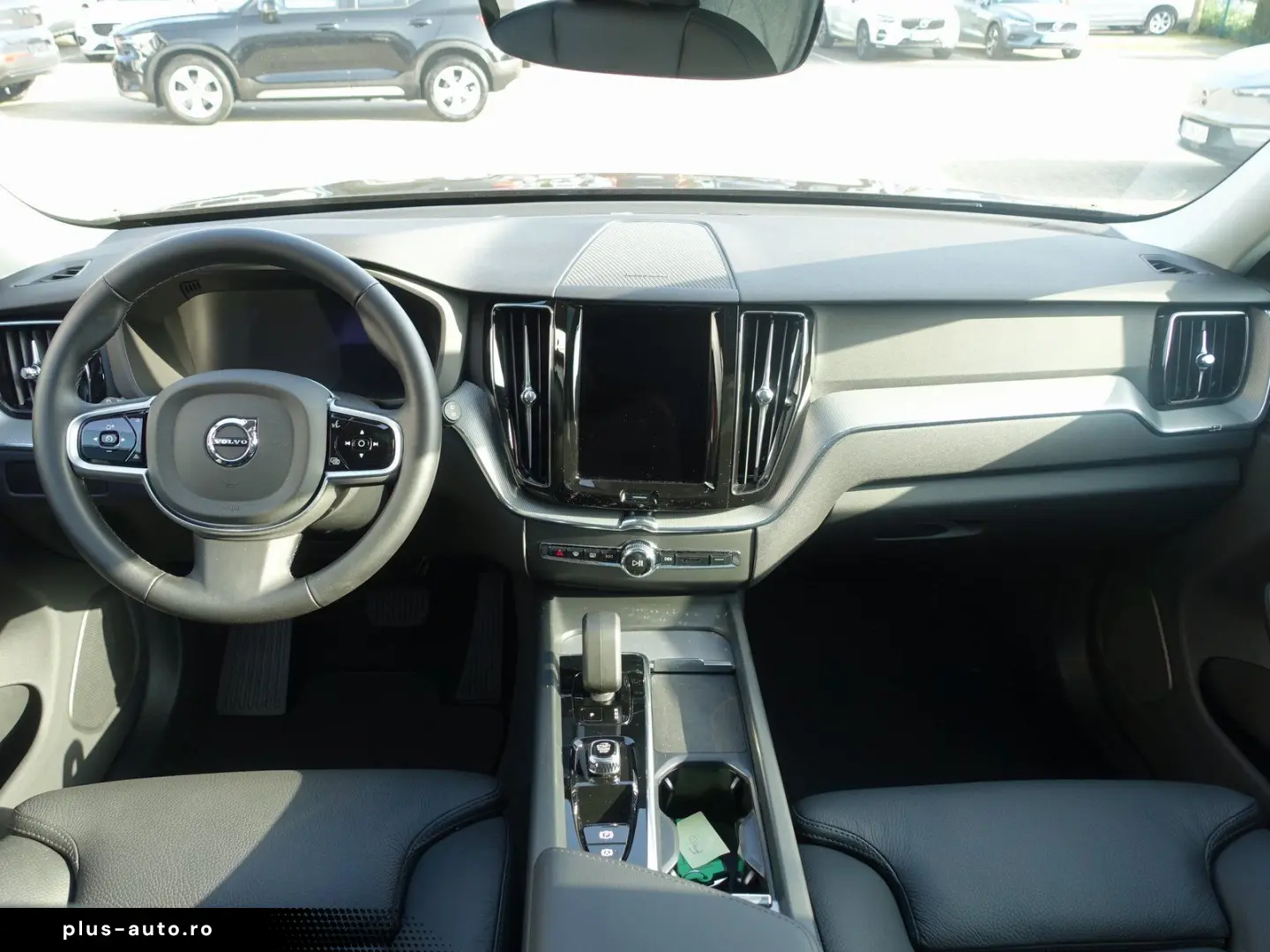 VOLVO XC60 Plus B5 AWD Mild-Hybrid Dark H&K Pano 360