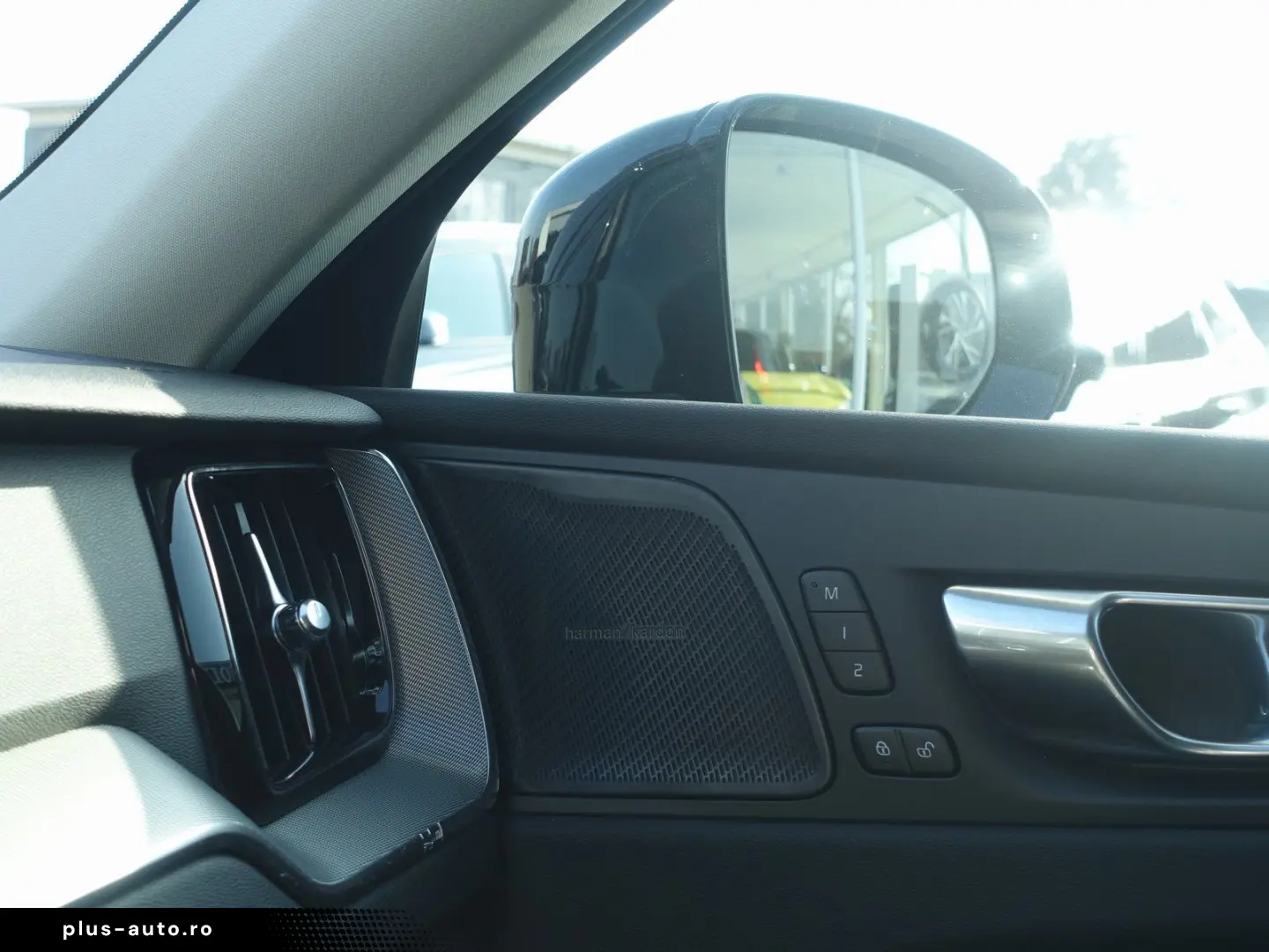 VOLVO XC60 Plus B5 AWD Mild-Hybrid Dark H&K Pano 360