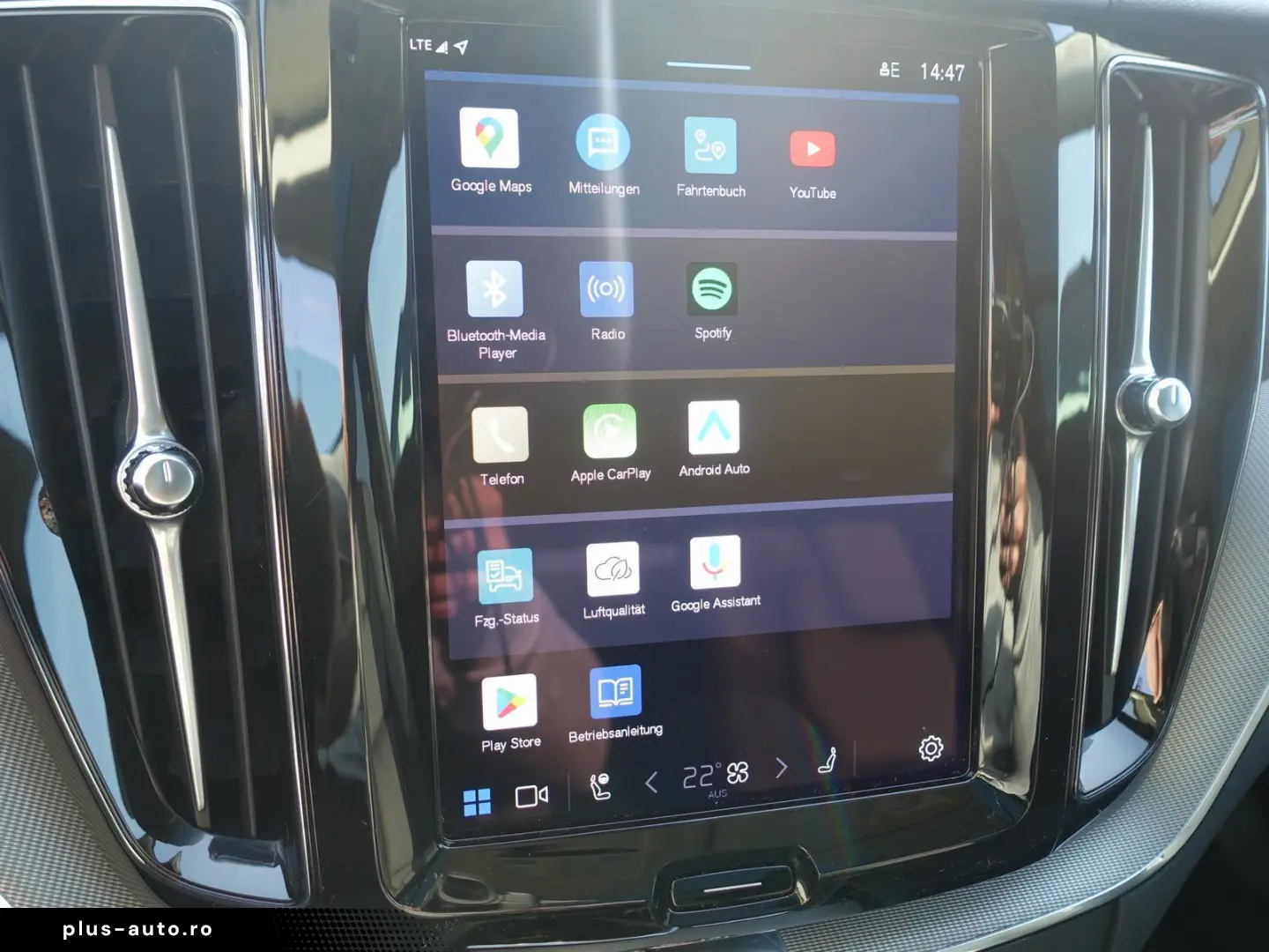 VOLVO XC60 Plus B5 AWD Mild-Hybrid Dark H&K Pano 360