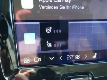 VOLVO XC60 Plus B5 AWD Mild-Hybrid Dark H&K Pano 360