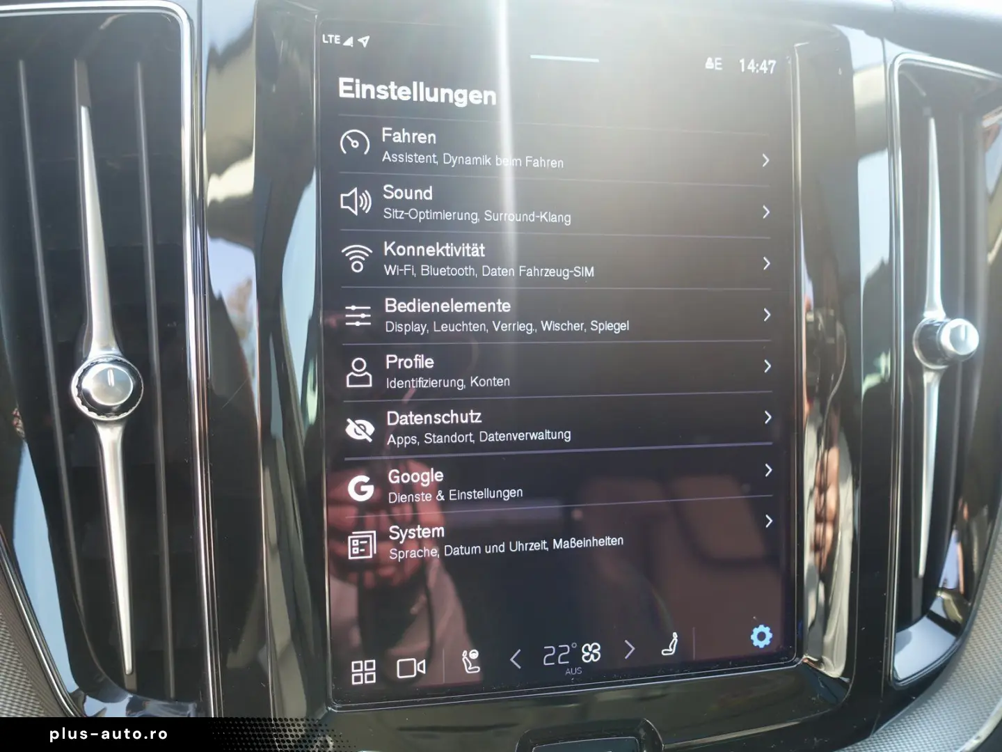 VOLVO XC60 Plus B5 AWD Mild-Hybrid Dark H&K Pano 360