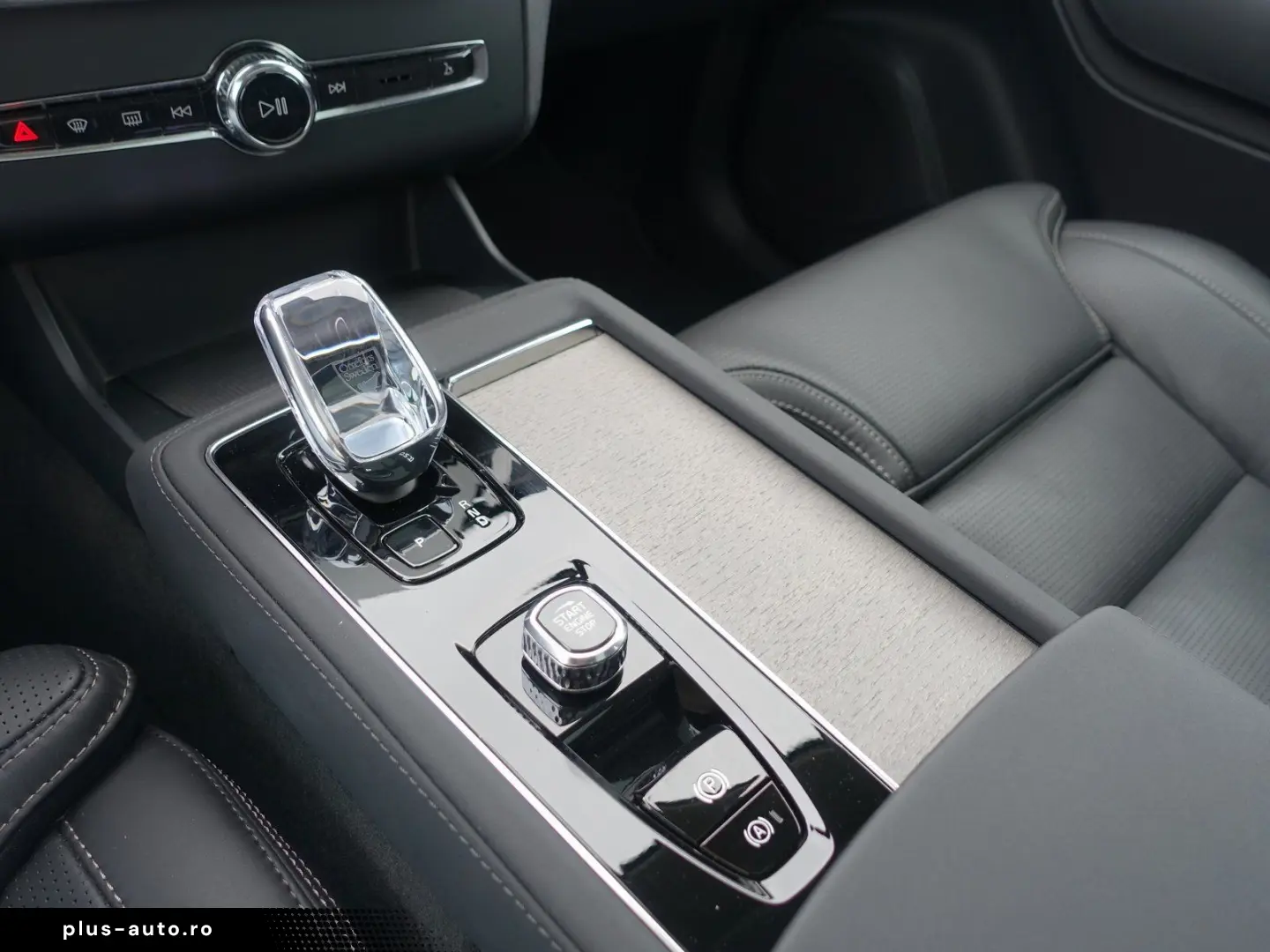 VOLVO XC90 Ultra T8 AWD Massage FourC 360  B&W Pano