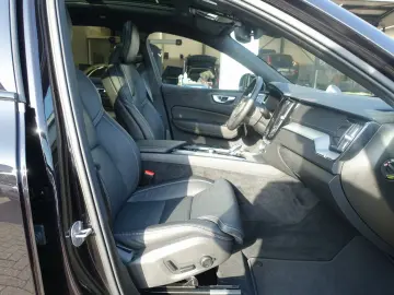 VOLVO XC60 Black Edition Ultra T6 AWD 360  B&W BLIS